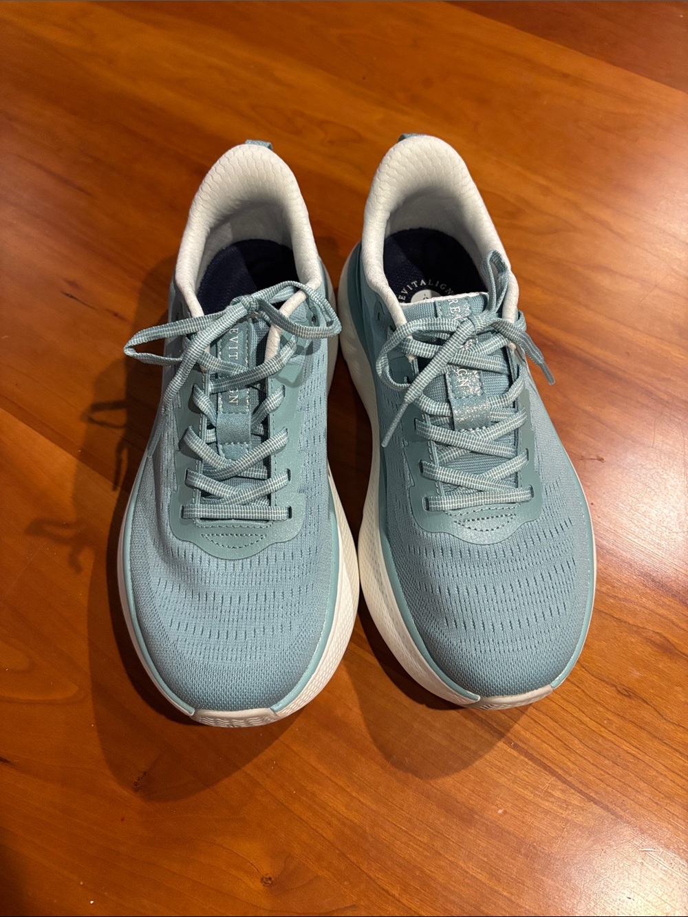 REVITALIGN Orthotic Mesh Walking Sneakers 8.5 Med Width